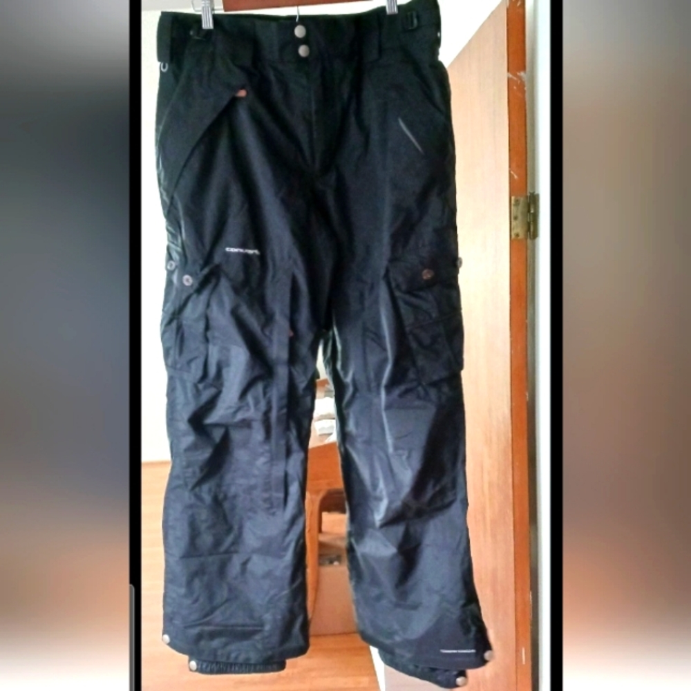 Insulated snowboarding pants